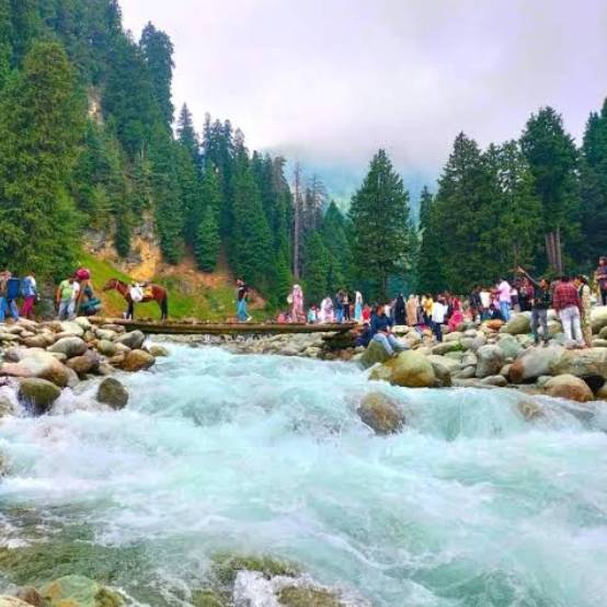 Doodhpathri Stream