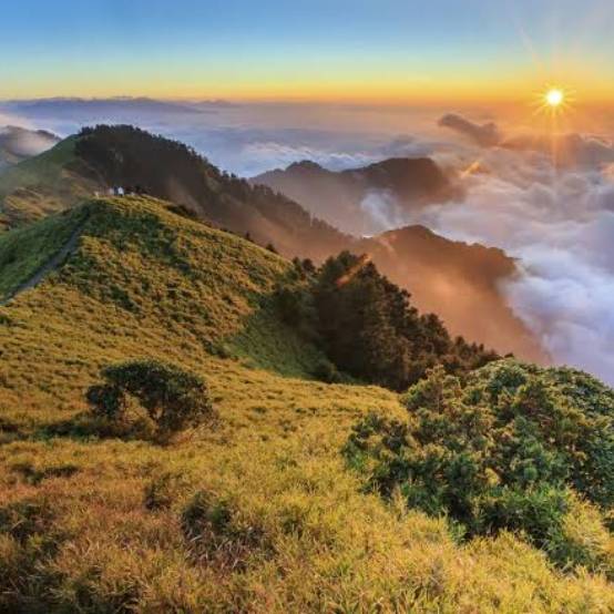 Doodhpathri Mountains